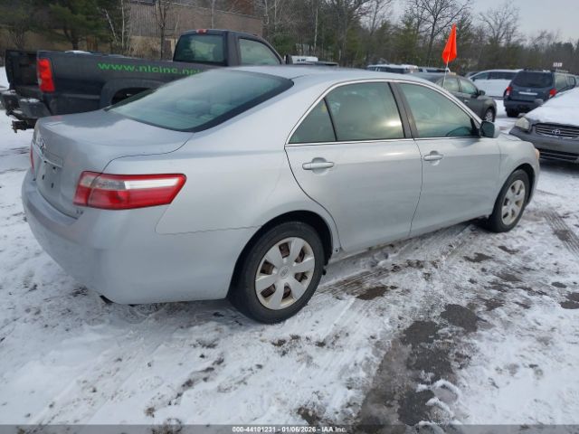 Toyota Camry Le Image 11
