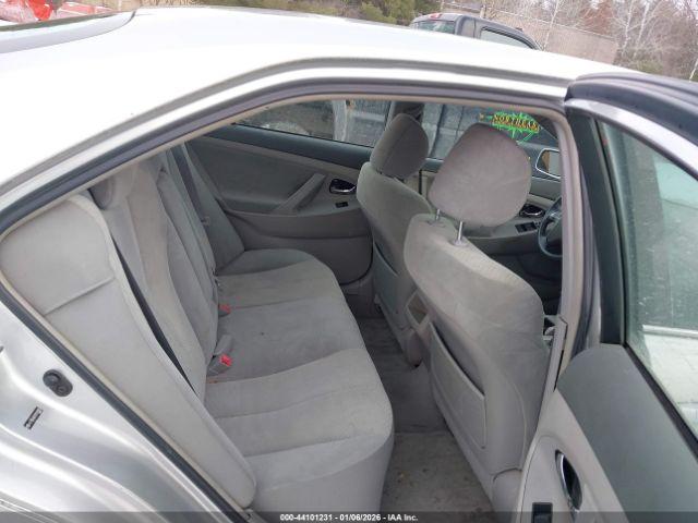 Toyota Camry Le Image 9