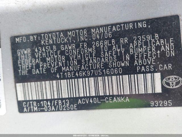 Toyota Camry Le Image 7