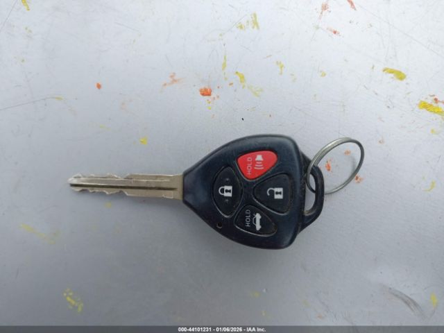 Toyota Camry Le Image 10