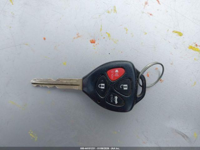 Toyota Camry Le Image 10