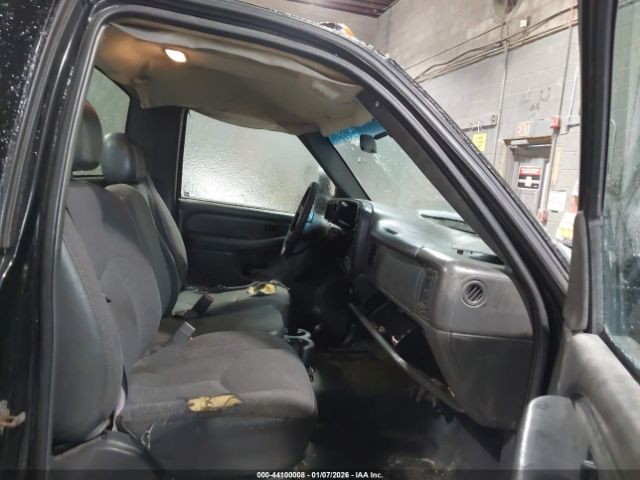 Chevrolet Silverado 2500 Work Truck Image 6