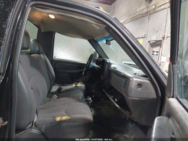 Chevrolet Silverado 2500 Work Truck Image 6