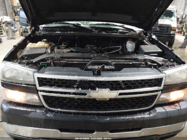 Chevrolet Silverado 2500 Work Truck Image 10