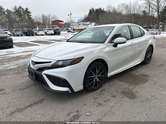 Toyota Camry Se Image 2