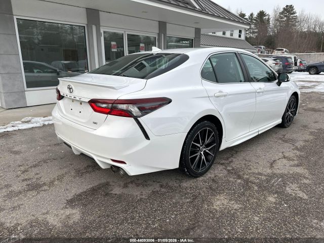 Toyota Camry Se Image 8