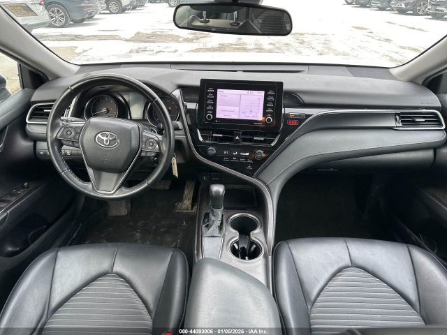 Toyota Camry Se Image 6