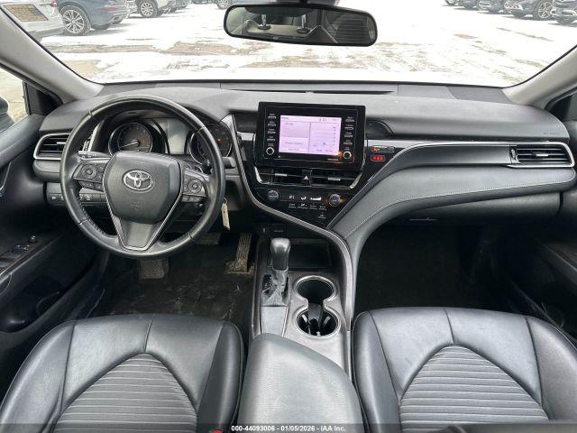 Toyota Camry Se Image 6