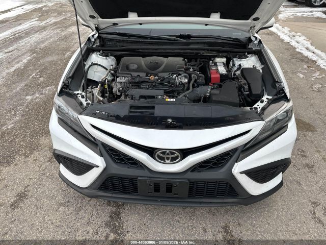 Toyota Camry Se Image 9