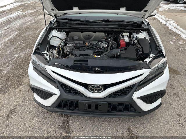 Toyota Camry Se Image 9