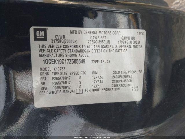 Chevrolet Silverado K1500 Image 3